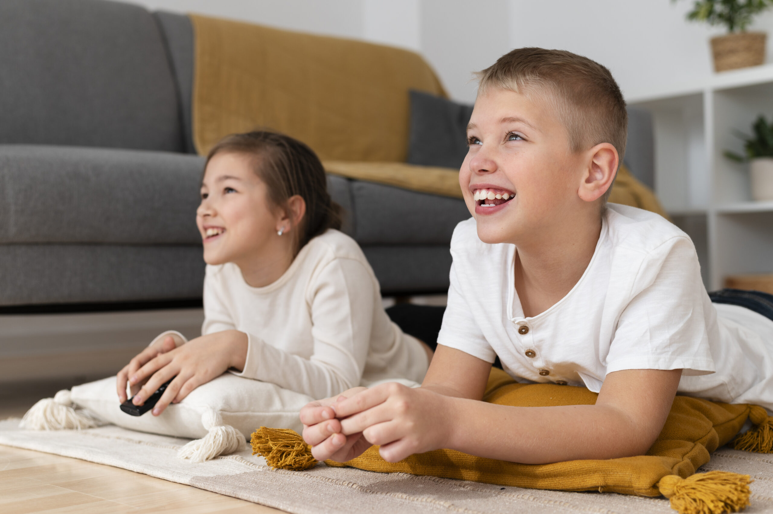 Quina relació hi ha entre el ritme dels programes de televisió que veuen els meus infants i la seva atenció?